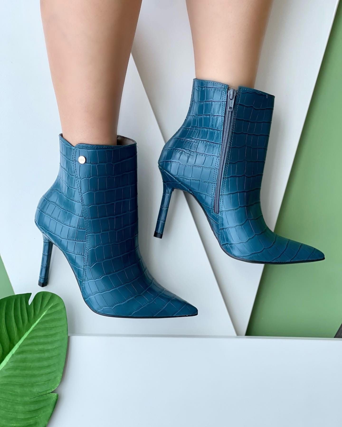 6406 boot teal size 11