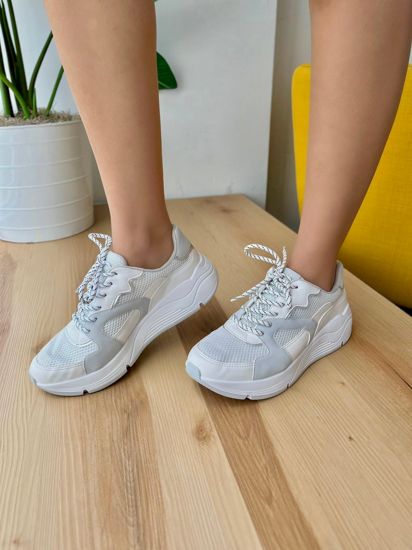 Yizzie sneaker- 4,5,6,10,11 - Stela The Shoetique