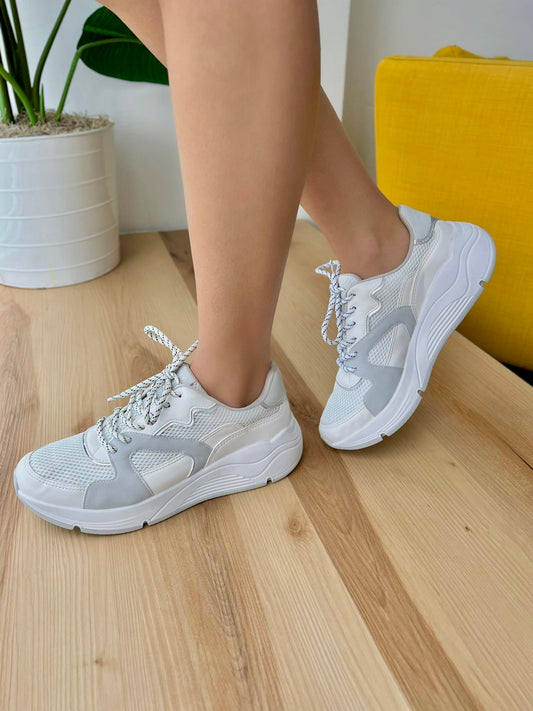 Yizzie sneaker- 4,5,6,10,11 - Stela The Shoetique