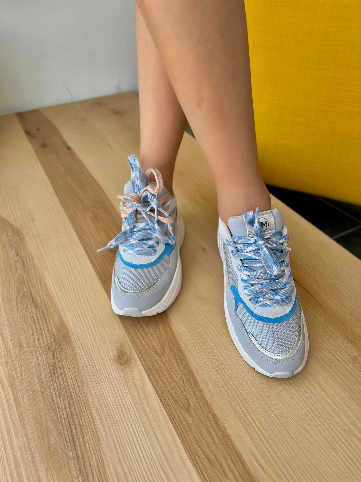 Ootd sneaker- size 4,11 - Stela The Shoetique
