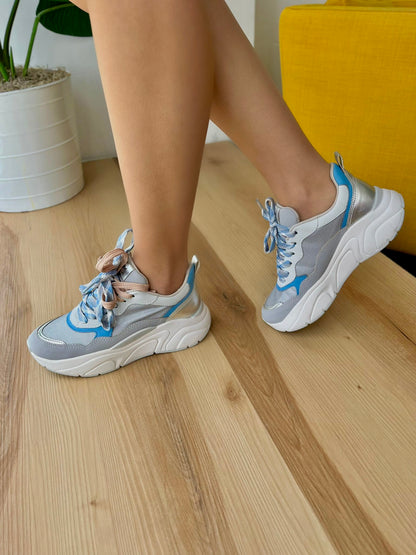 Ootd sneaker- size 4,11 - Stela The Shoetique