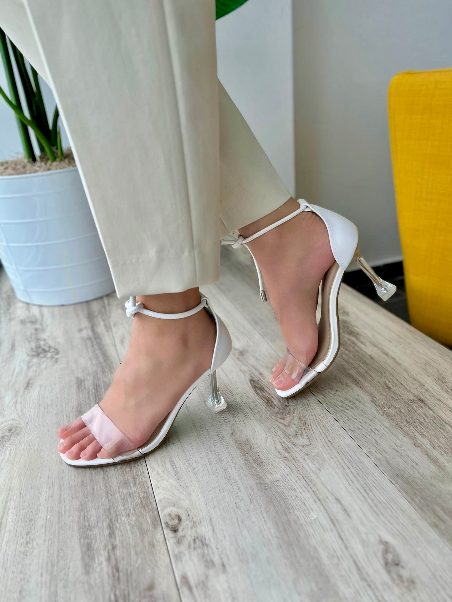 Vero white- 10,11 - Stela The Shoetique