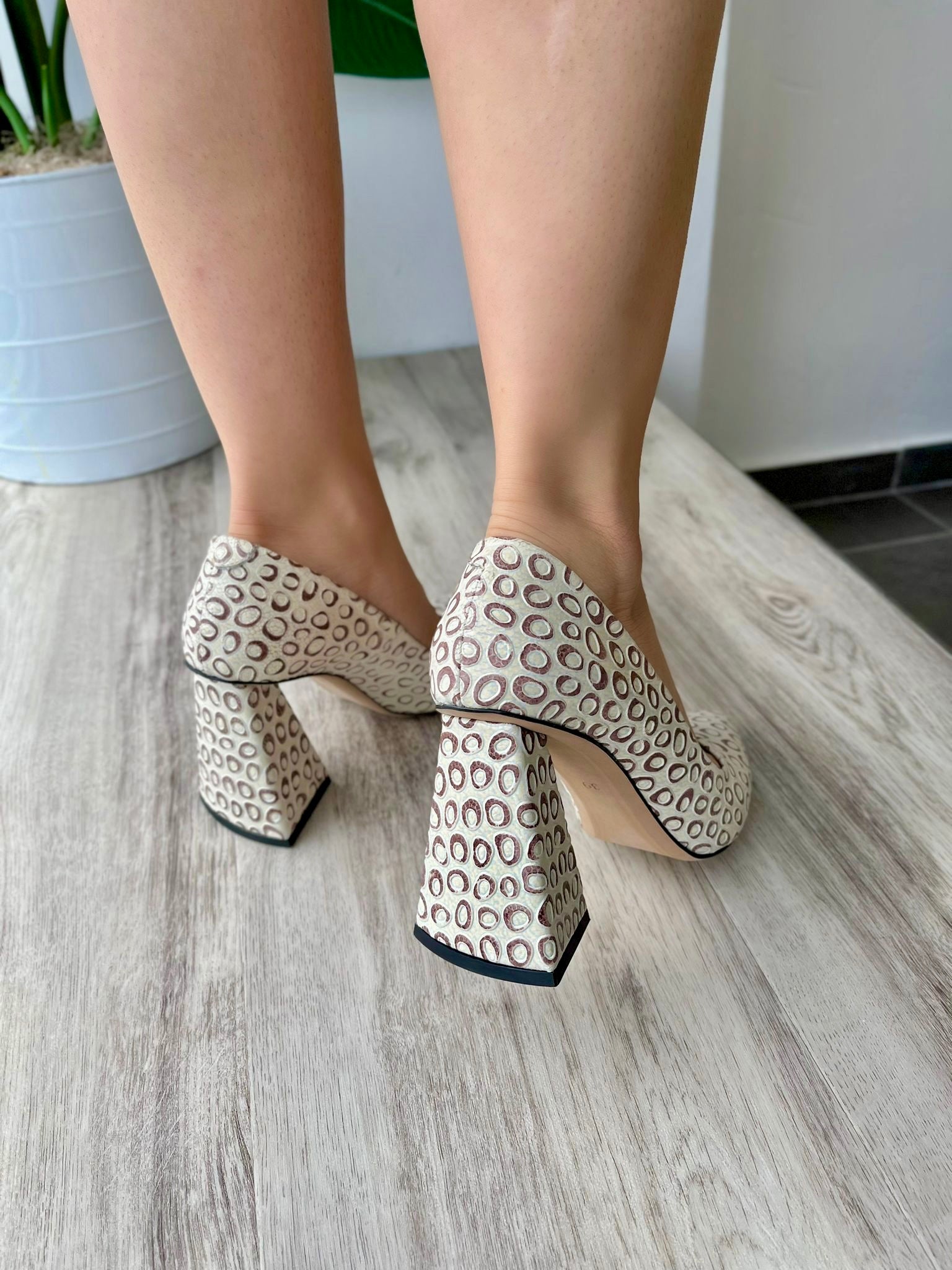 Lisa - Size 10,11,12 - Stela The Shoetique