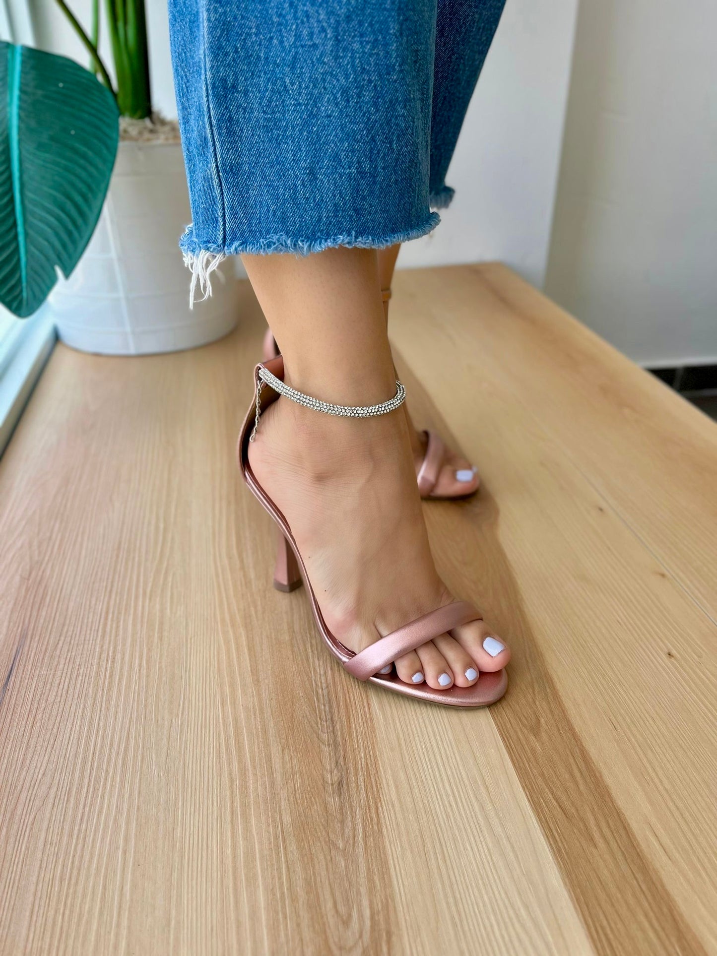 Evelina Heel- 6,7,8,9,10,11 - Stela The Shoetique