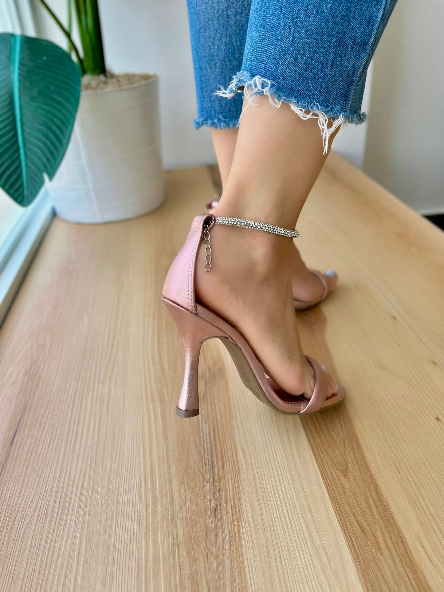 Evelina Heel- 6,7,8,9,10,11 - Stela The Shoetique