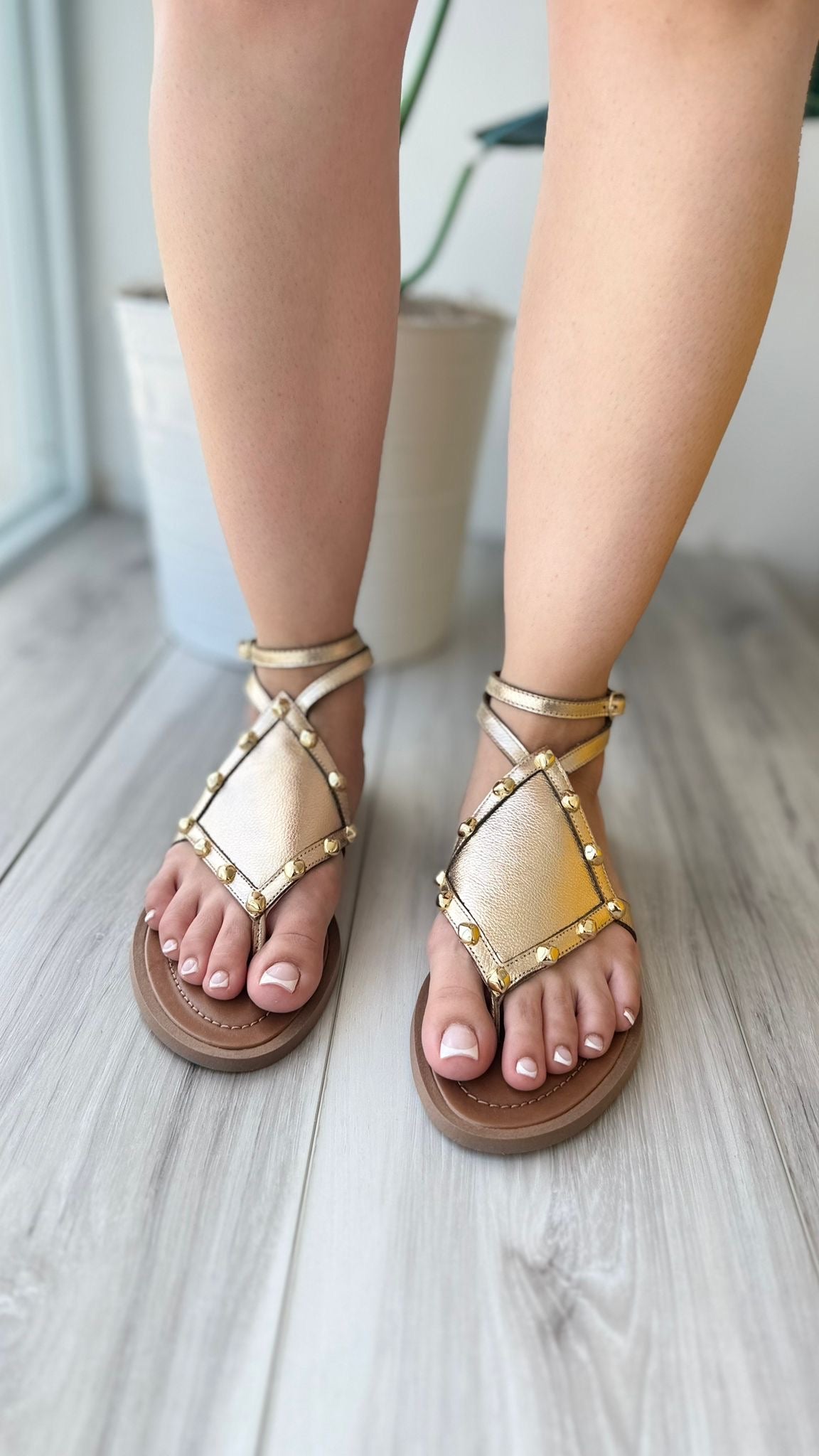 Petronila gold flat