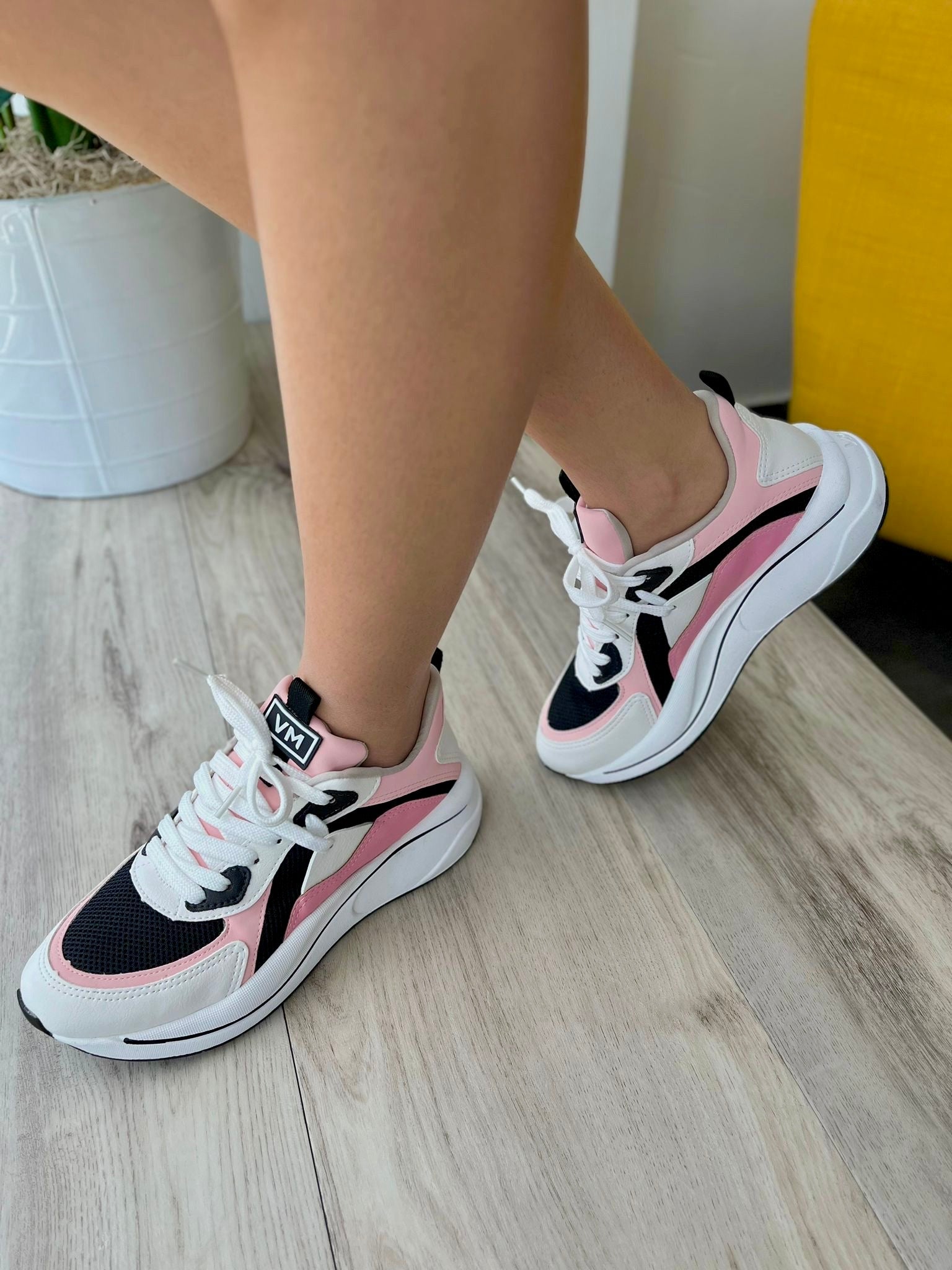 Rosalía Sneaker- 4,5 - Stela The Shoetique