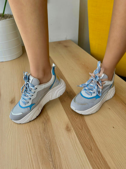 Ootd sneaker- size 4,11 - Stela The Shoetique