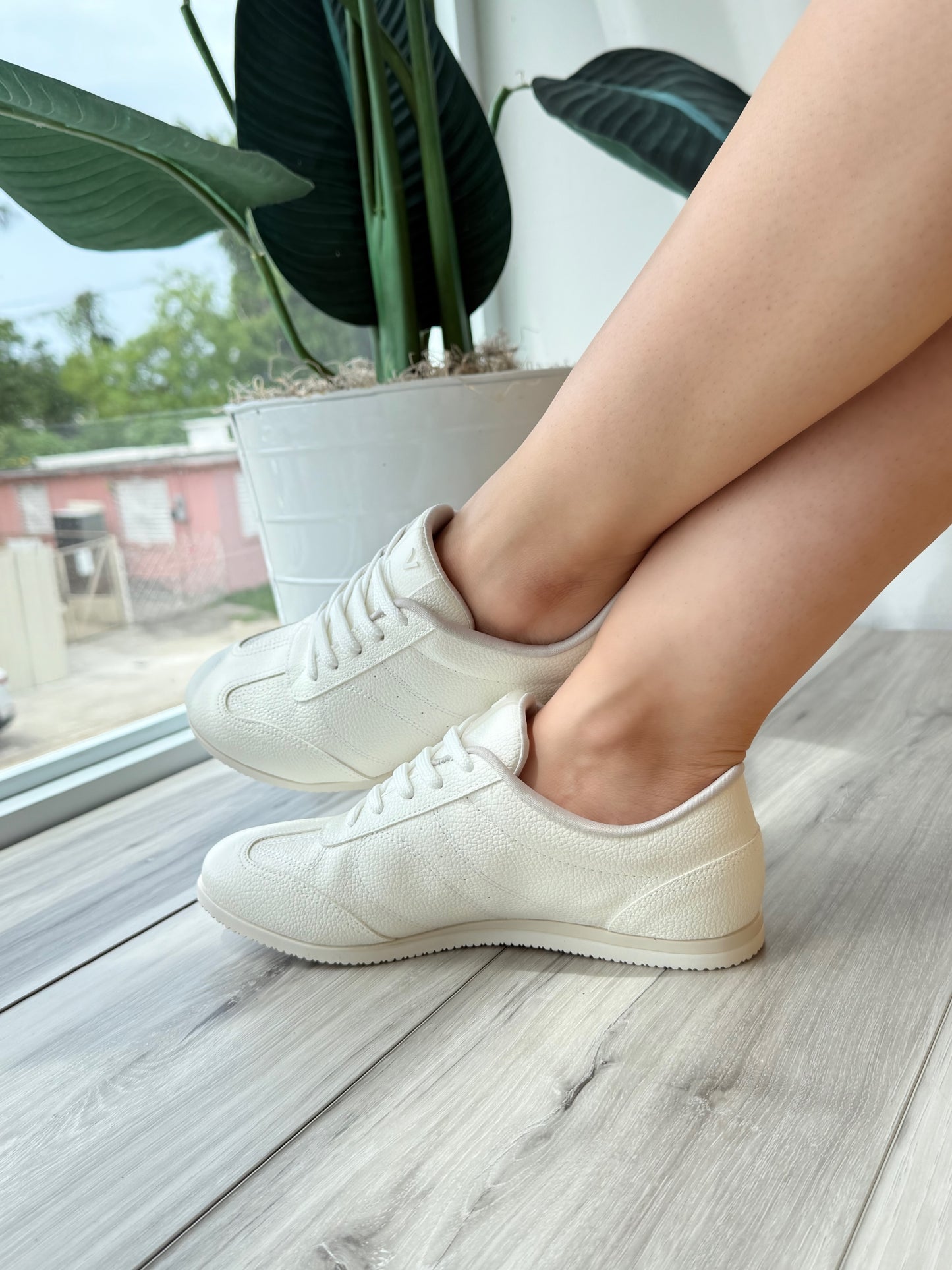 Julian white - Stela The Shoetique