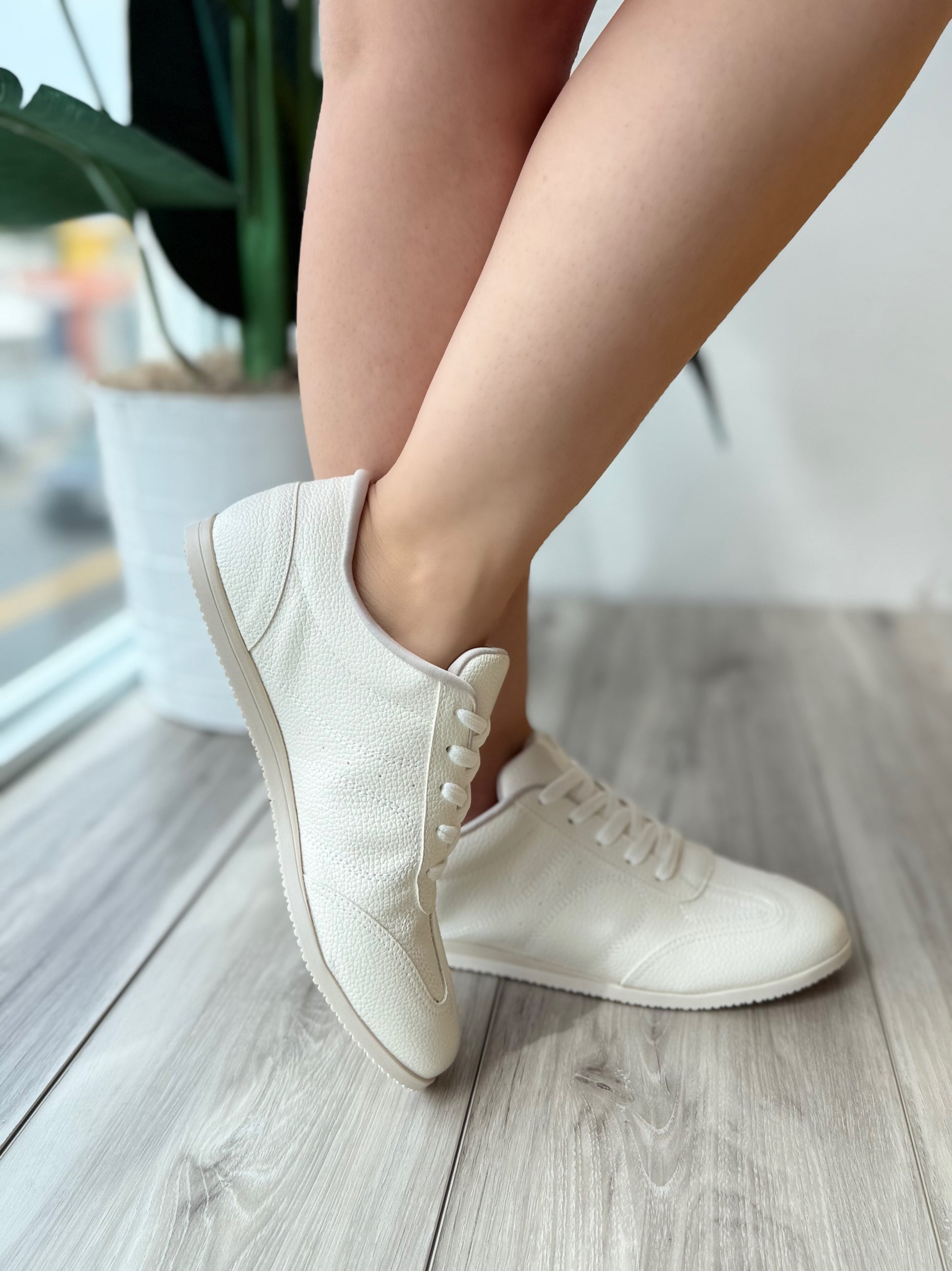 Julian white - Stela The Shoetique