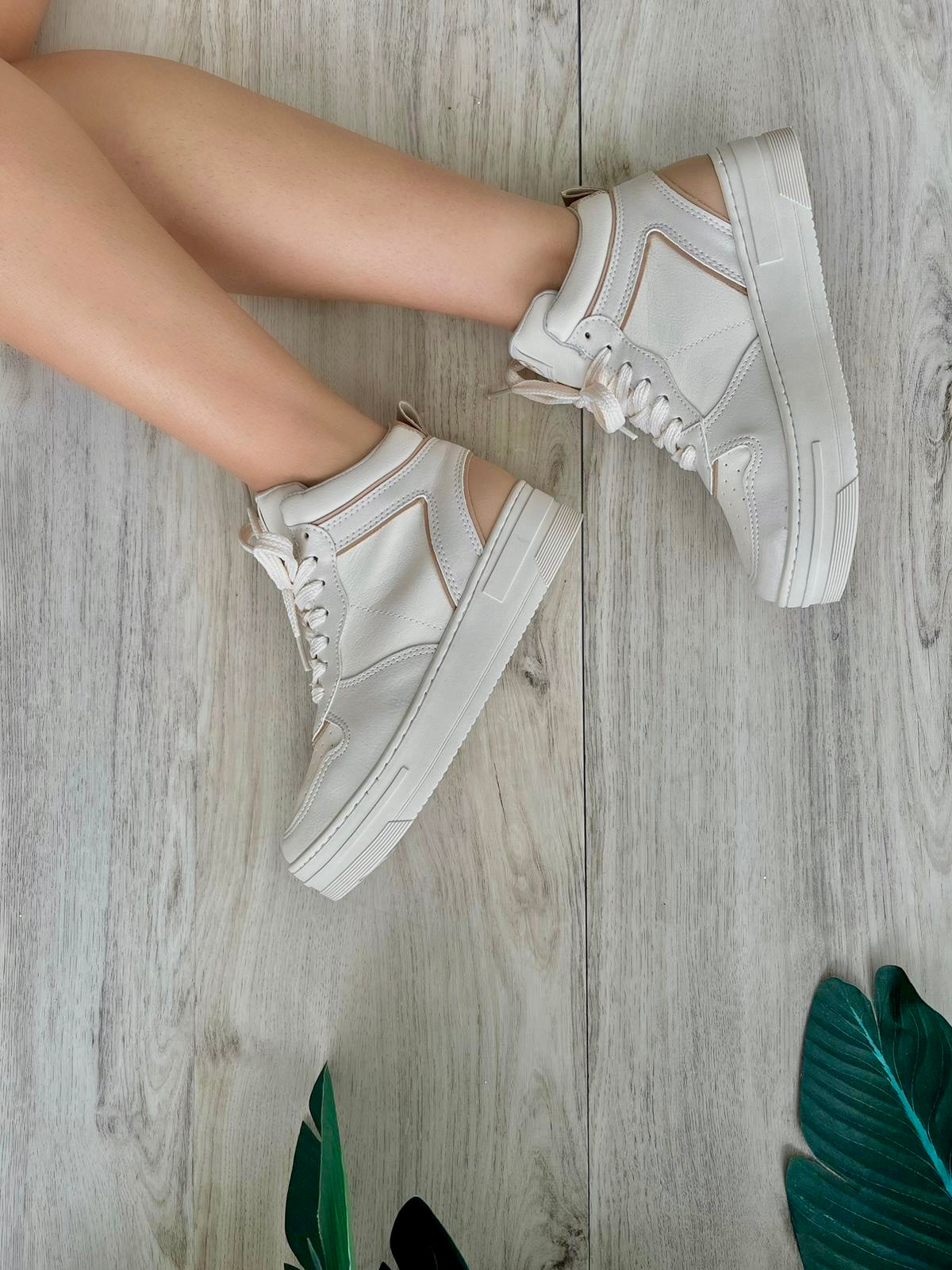 2602-03 - Size 4,5,10 - Stela The Shoetique