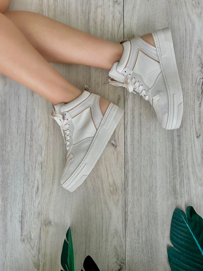 2602-03 - Size 4,5,10 - Stela The Shoetique